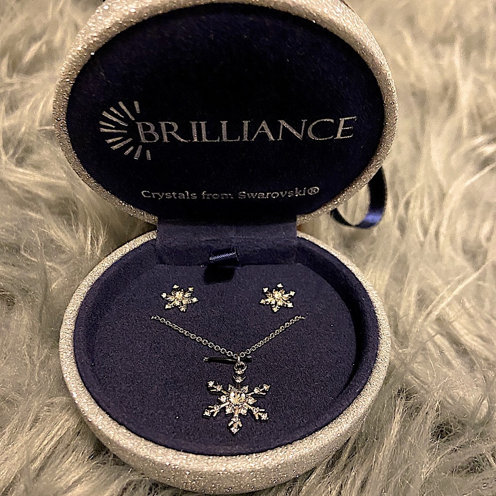 Brilliance Snowflake Earrings & Necklace